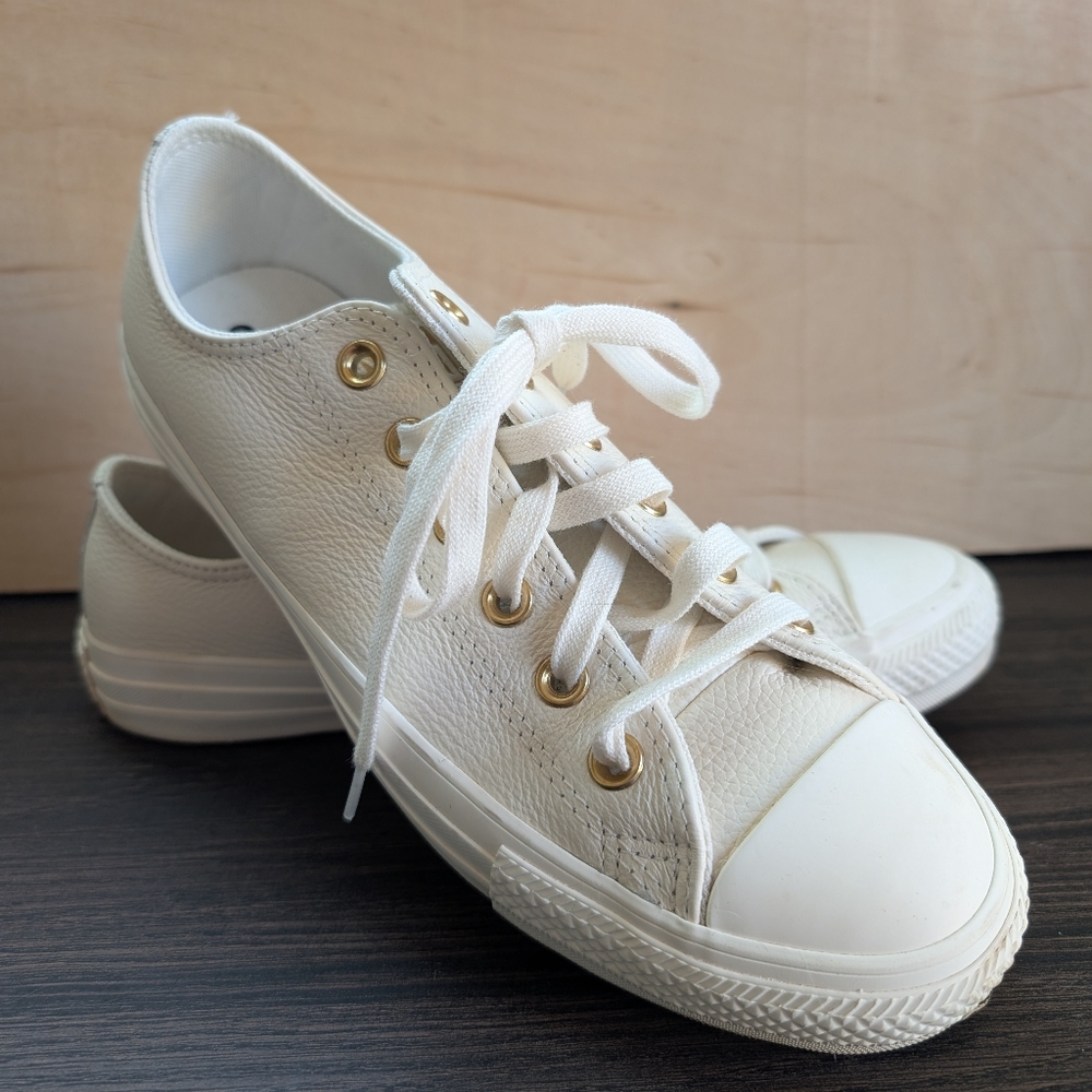 Womens Converse Chuck Taylor All Stars Leather Low Top Sneaker 8.5 A13914C